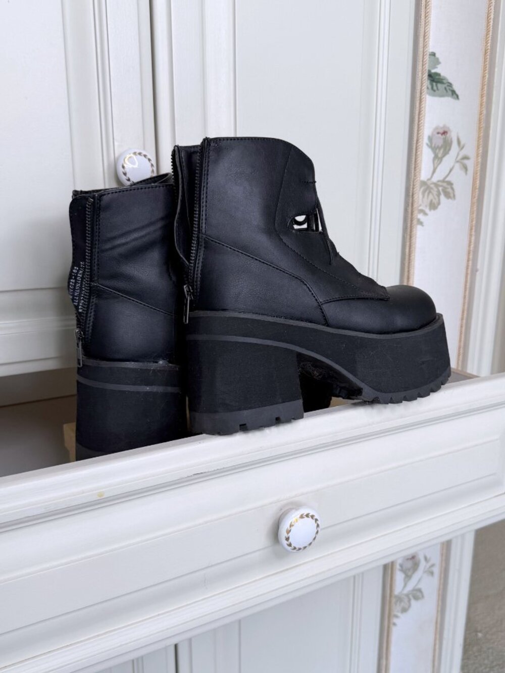 Demonia Ranger 102 Chunky Platform Boots - Picture 2 of 7
